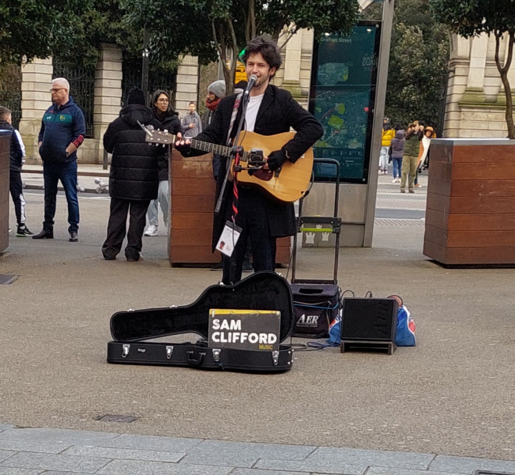 Live Lunchtime Music Sessions in the district 